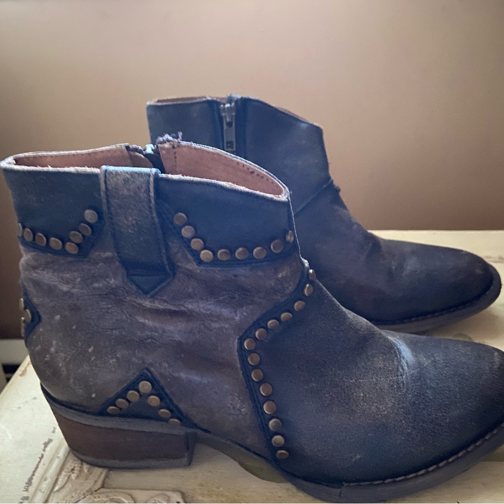 Circle G Rustic Black Studded Ankle Booties